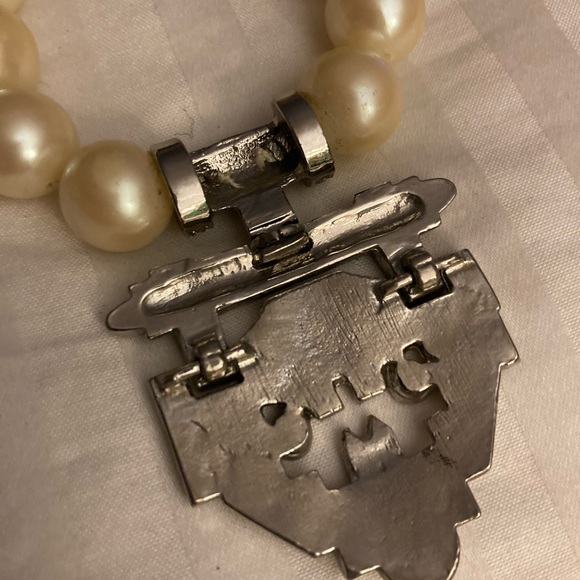 Vintage Pearl Choker Necklace and Clip-on Earring set - Picture 3 of 12